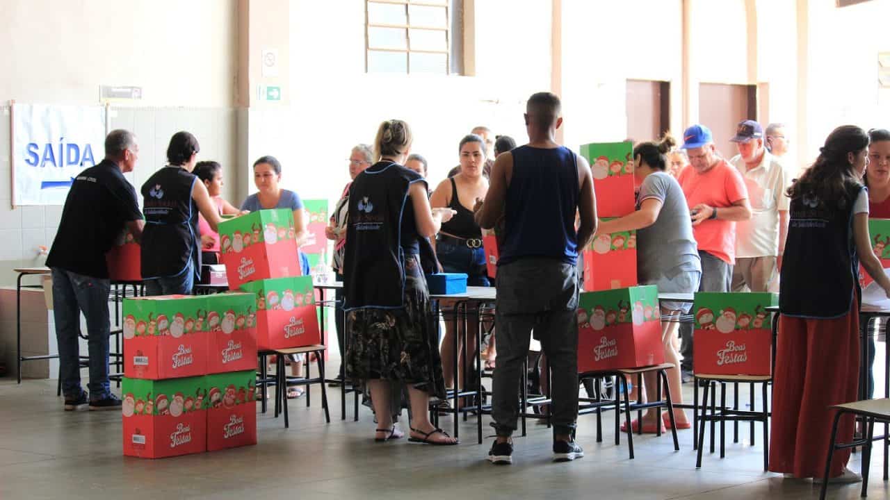Fundo Social encerra 2023 com entrega de cestas de Natal