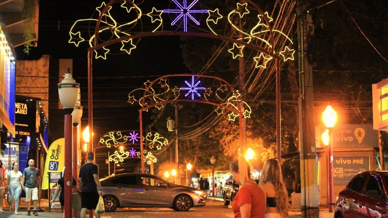 Avaré entra no clima de Natal com decoração em vias públicas