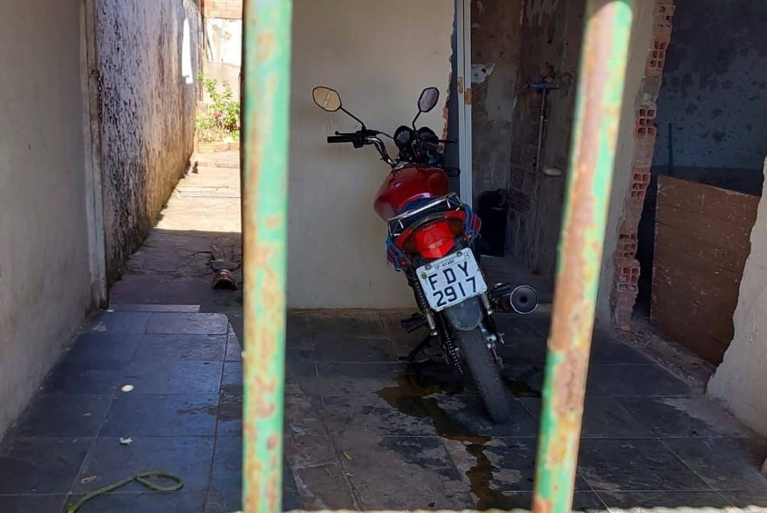 Polícia Civil vai indiciar entregador que adulterou placa de motocicleta para evitar multas