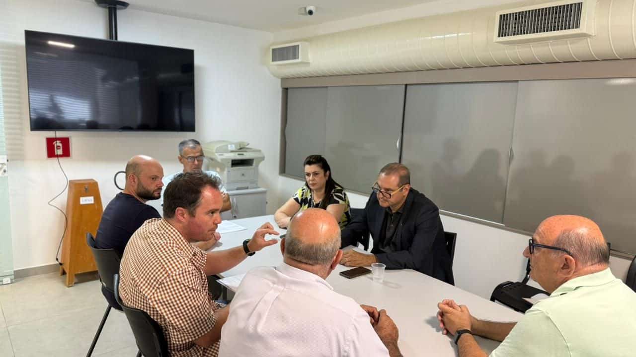 Prefeito Roberto Araujo inicia trabalhos para regularização do CRP