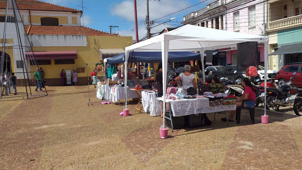 Artesãos irão expor seus produtos no Largo do Mercado