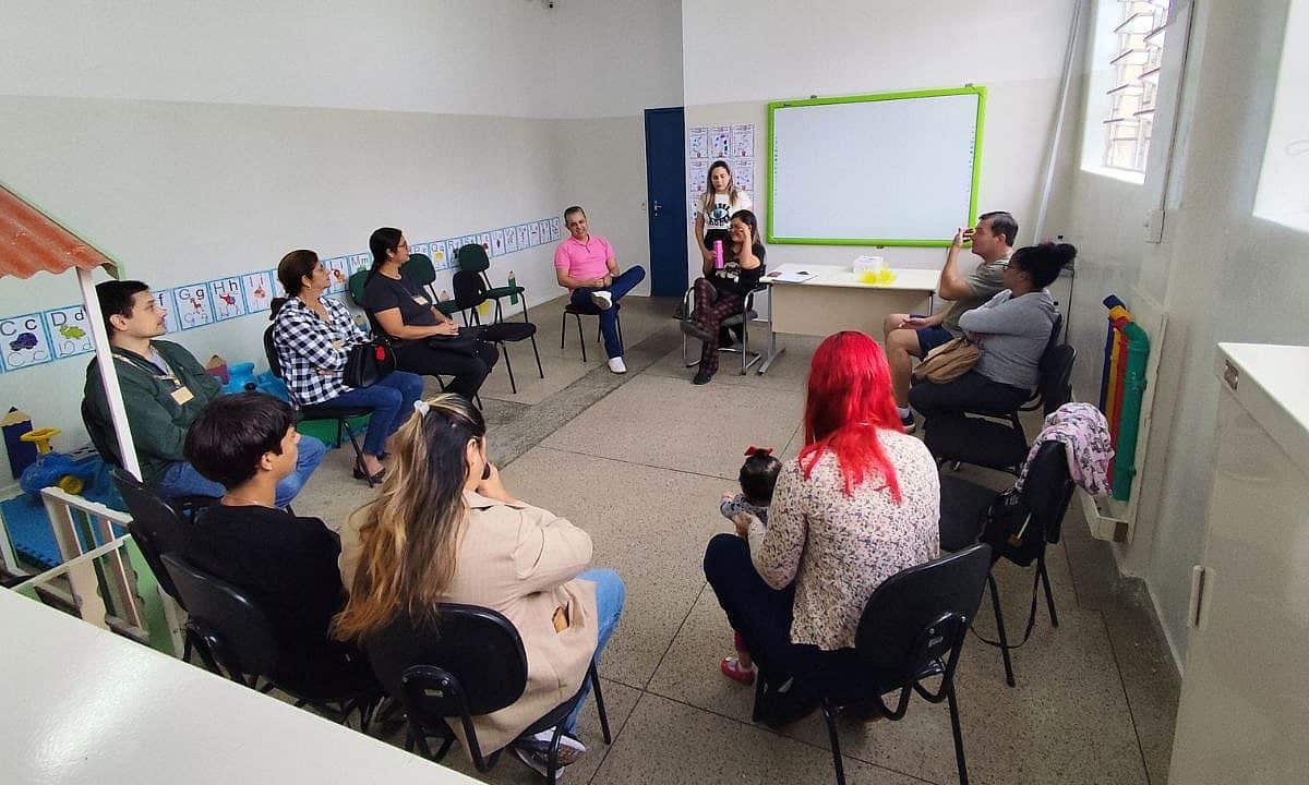 Grupo oferece apoio emocional a quem dedica a vida aos cuidados de crianças com deficiência