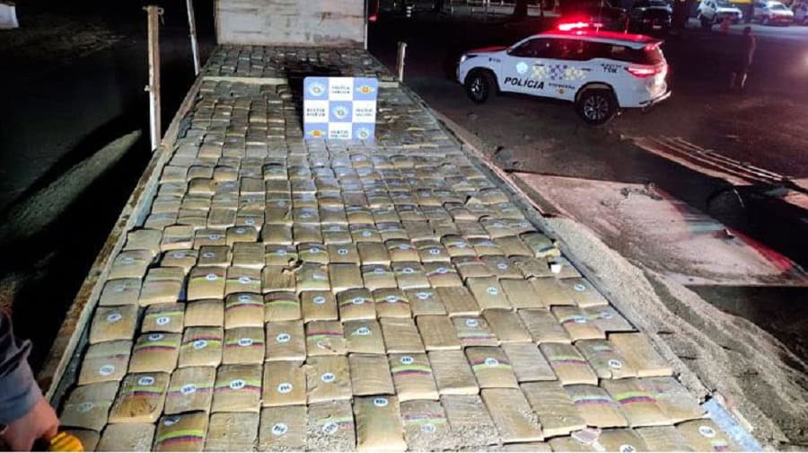 Homem de 41 anos é preso transportando 865 quilos de Skank com destino a Avaré