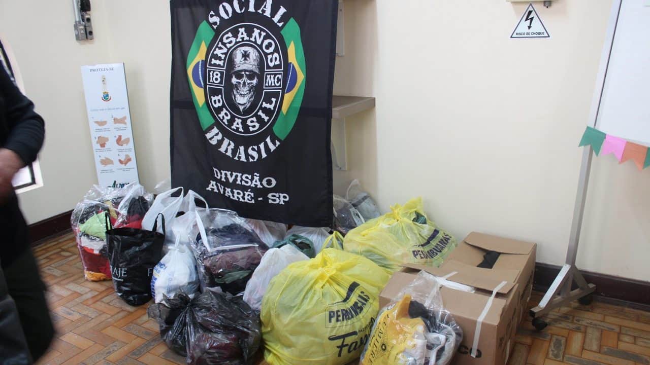 Solidariedade sobre duas rodas: Insanos MC entrega agasalhos ao Fundo Social