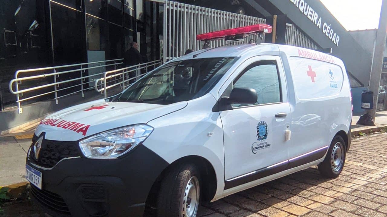 Cerqueira César recebe nova ambulância com recursos da deputada Renata Abreu