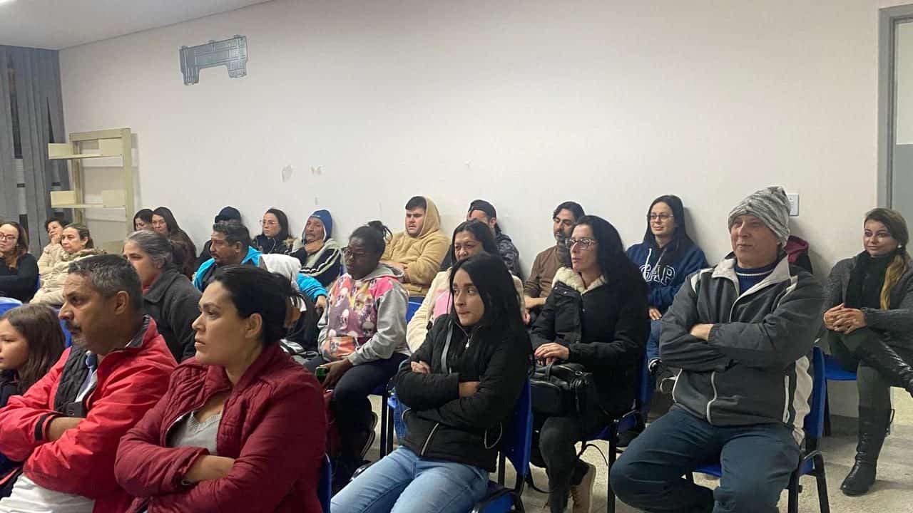 Palestra na Educação de Jovens e Adultos alerta sobre perigos das fake news