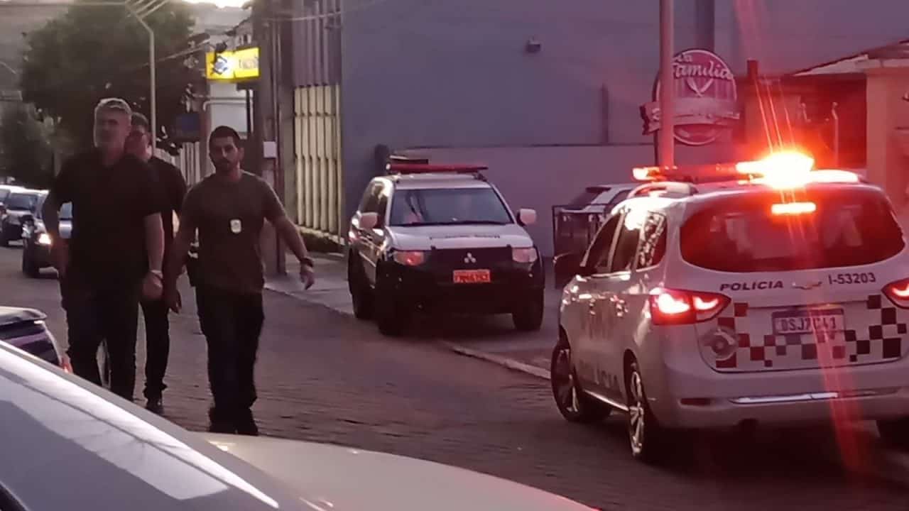 Polícia Civil prende quatro pessoas por tráfico de drogas em Piraju