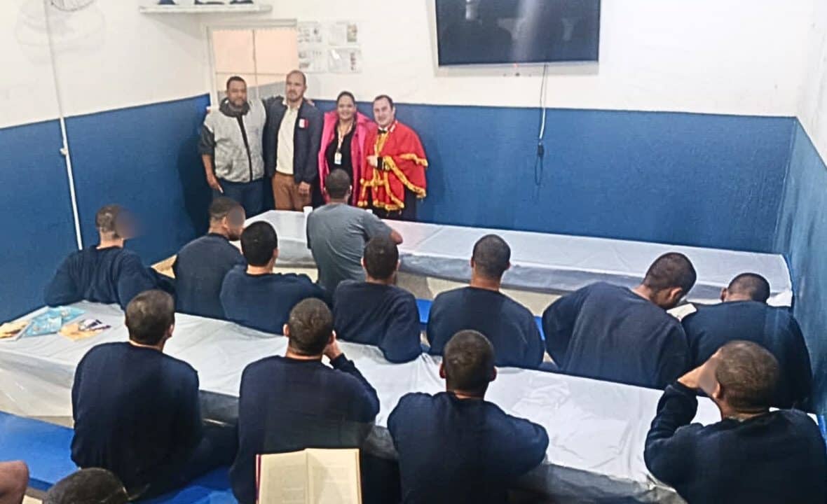 Fundação CASA de Iaras recebe visita do escritor, poeta e Comendador Luiz Henrique Becker