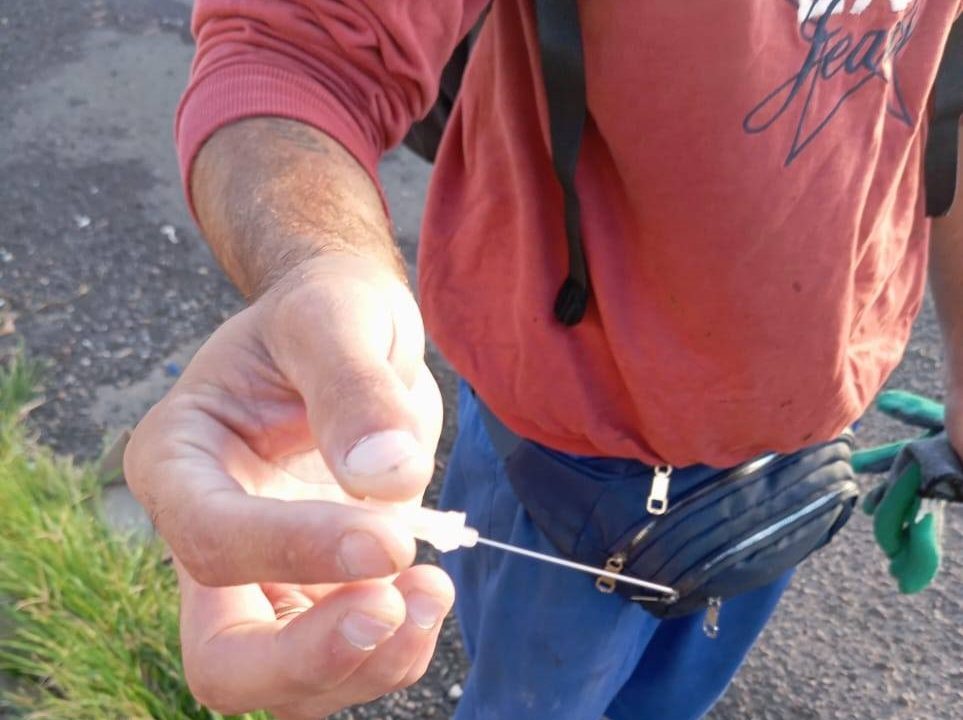 Descarte irregular de agulhas fere coletor e acende alerta em Cerqueira César