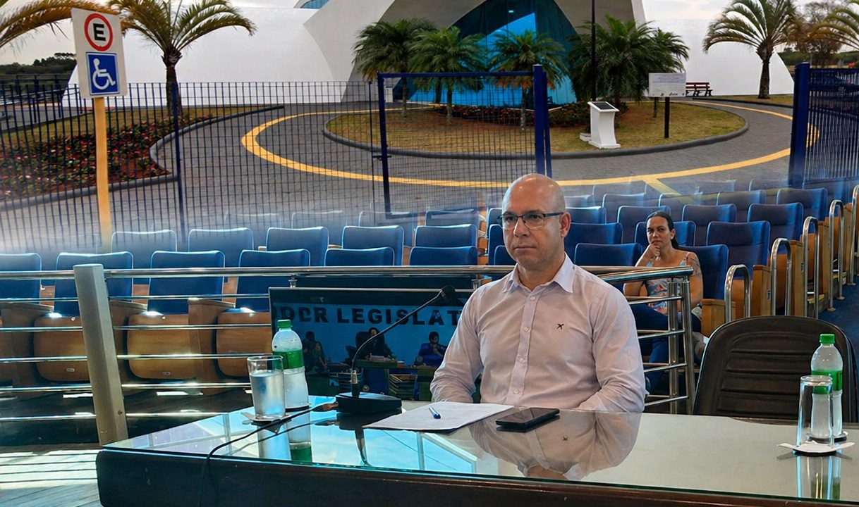 Câmara de Avaré arquiva denúncia de cassação contra presidente Samuel Paes por 7 votos a 6