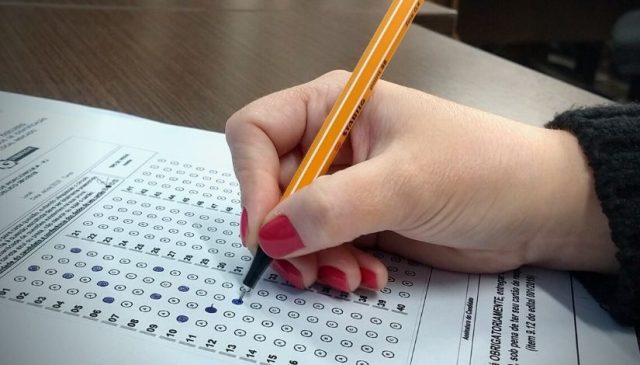 Concurso público em Óleo abre vagas com salários de até R$ 4,9 mil