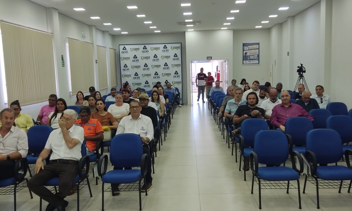Reunião com moradores e comerciantes esclarece dúvidas sobre obras contra enchentes em Avaré