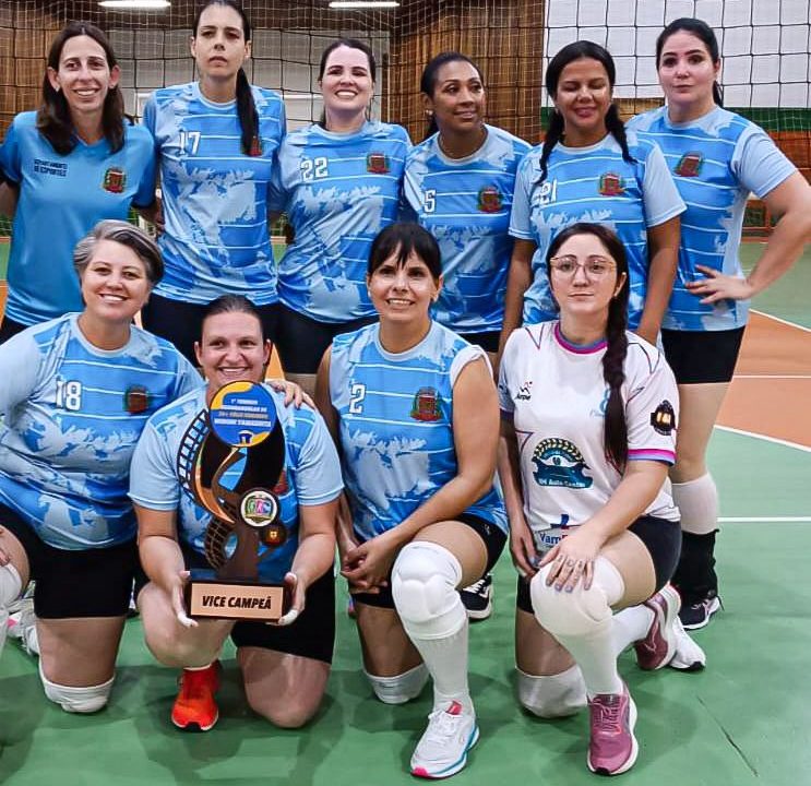 Vôlei feminino de Óleo conquista vice-campeonato em torneio 30+