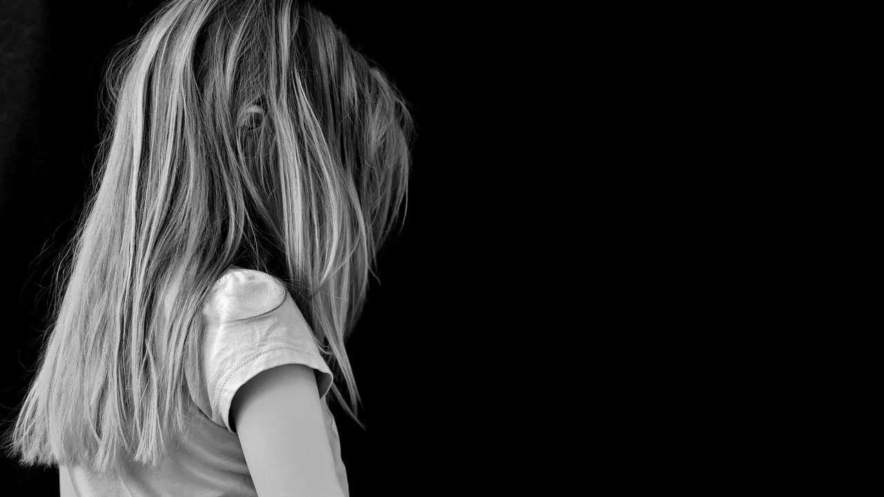 Mãe é presa em flagrante após deixar filha de 6 anos sozinha em São Manuel