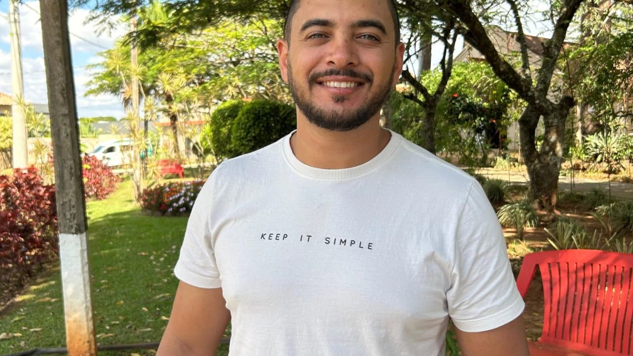 “Eu não vou desistir”: autor transforma luta contra o câncer em livro sobre fé, dor e esperança