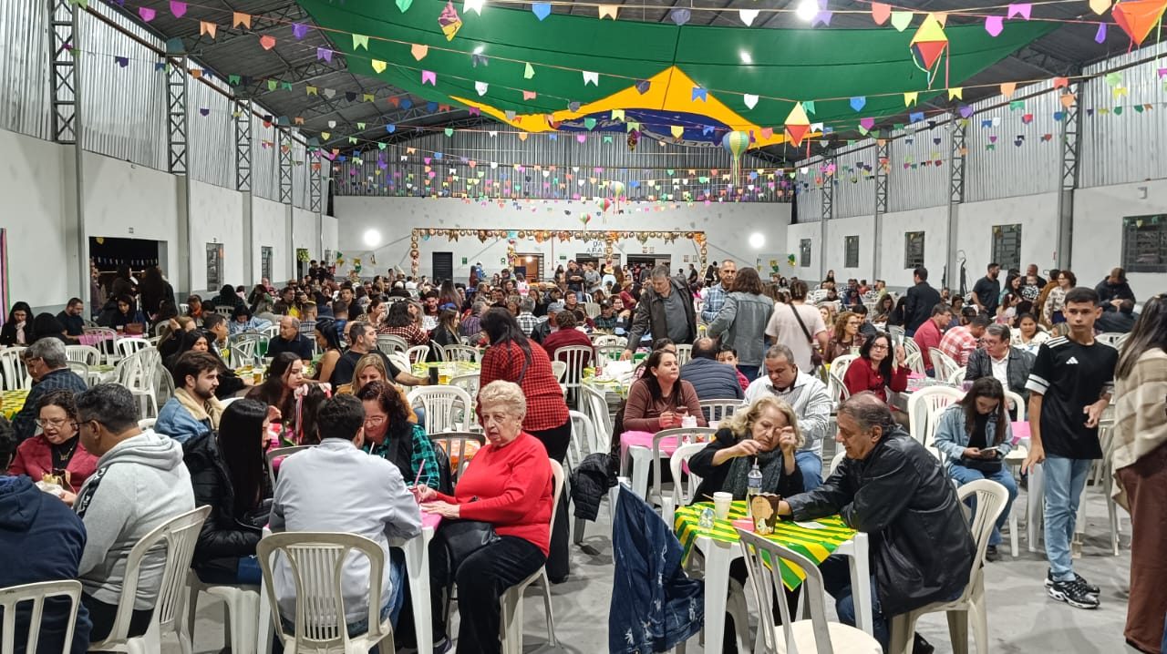 Arraiá das Sementinhas reúne cerca de 3 mil pessoas