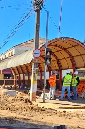 Trecho da Rua Rio Grande do Sul segue interditado para obras contra enchentes