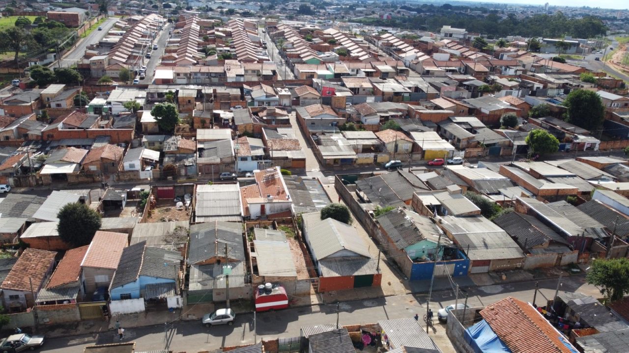 Entrega de títulos fundiários da Vila Esperança é adiada por previsão de chuva e frio
