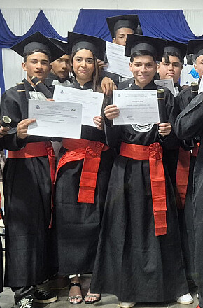 Formatura da EJA celebra novas conquistas e reforça importância da educação para jovens e adultos