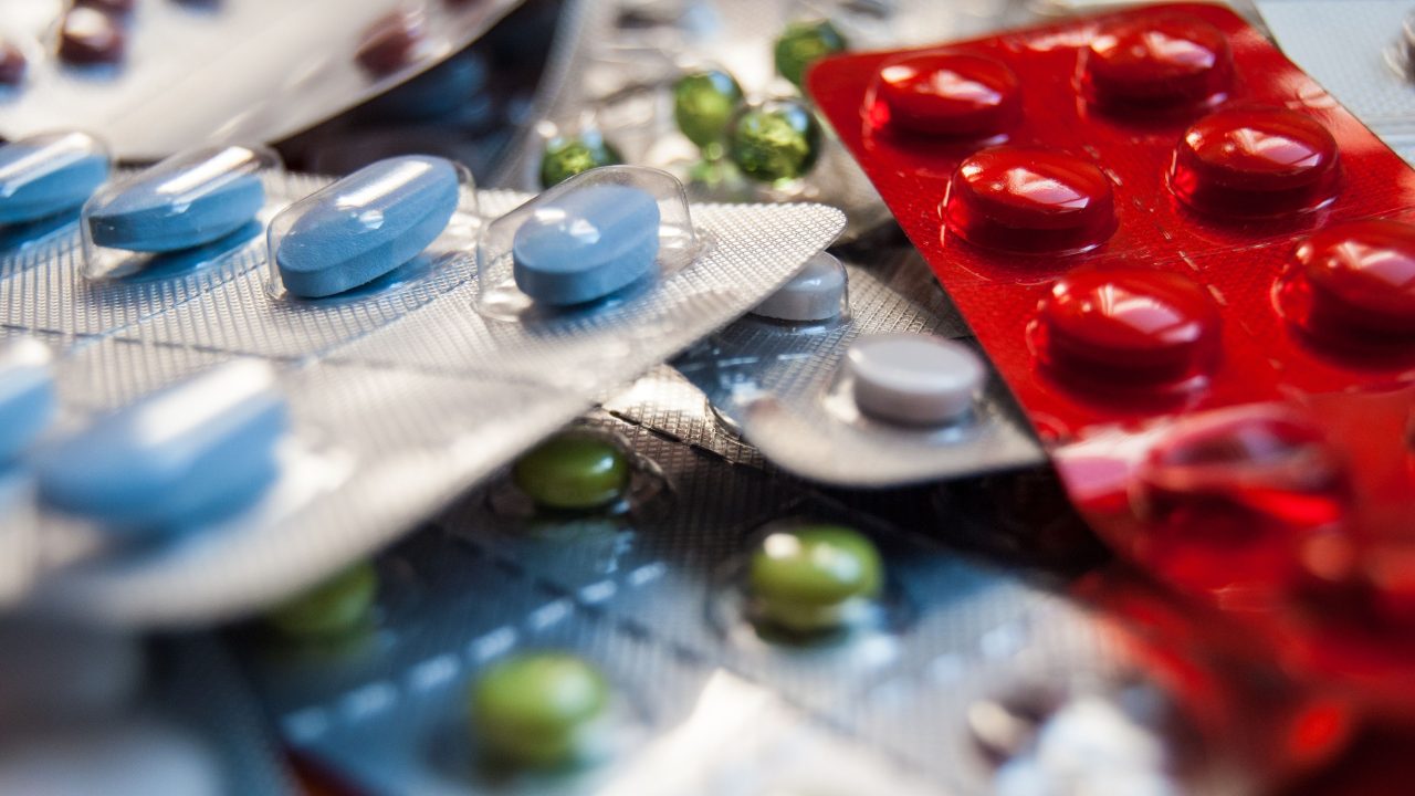 Homem é preso em flagrante após suspeita de furto de medicamentos controlados em Cerqueira César