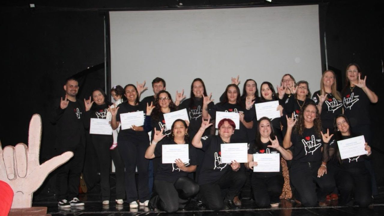Cerqueira César realiza encontro de surdos e formatura de curso de Libras