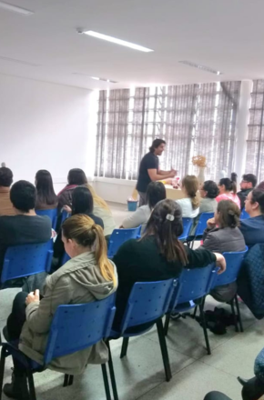 Capacitação reúne professores para discutir desenvolvimento infantil e saúde mental