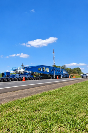 Carga de 576 toneladas e 112 metros percorre a Castello Branco nesta terça-feira (20)