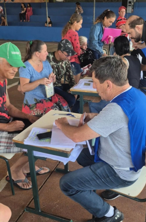 Moradores da Vila Esperança recebem certificados de regularização fundiária no dia 12