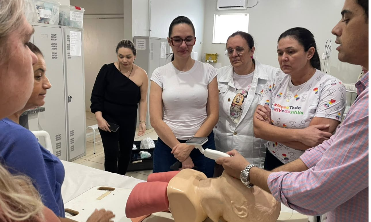 Saúde de Manduri capacita equipe de enfermagem em intubação e ventilação mecânica