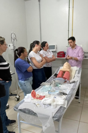 Saúde de Manduri capacita equipe de enfermagem em intubação e ventilação mecânica